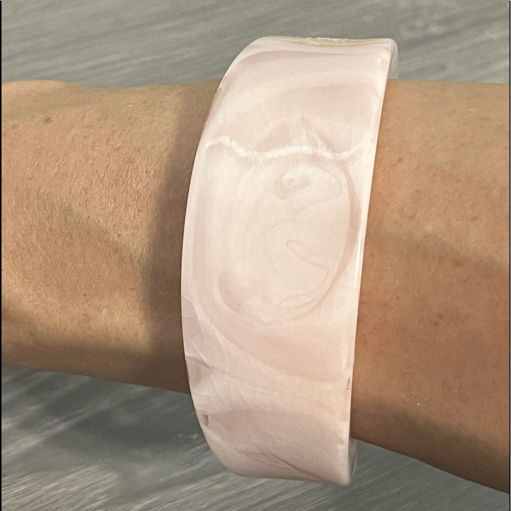 Vintage Lucite Plastic Bangle Bracelet, Pale Pink Swirls, Asymmetrical, Boho - Picture 2 of 11